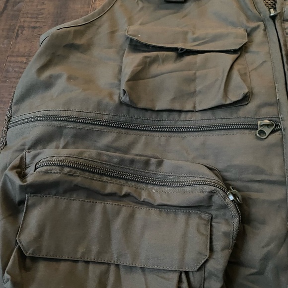 Field and Stream multi pocket full zip fishing vest - Picture 7 of 10